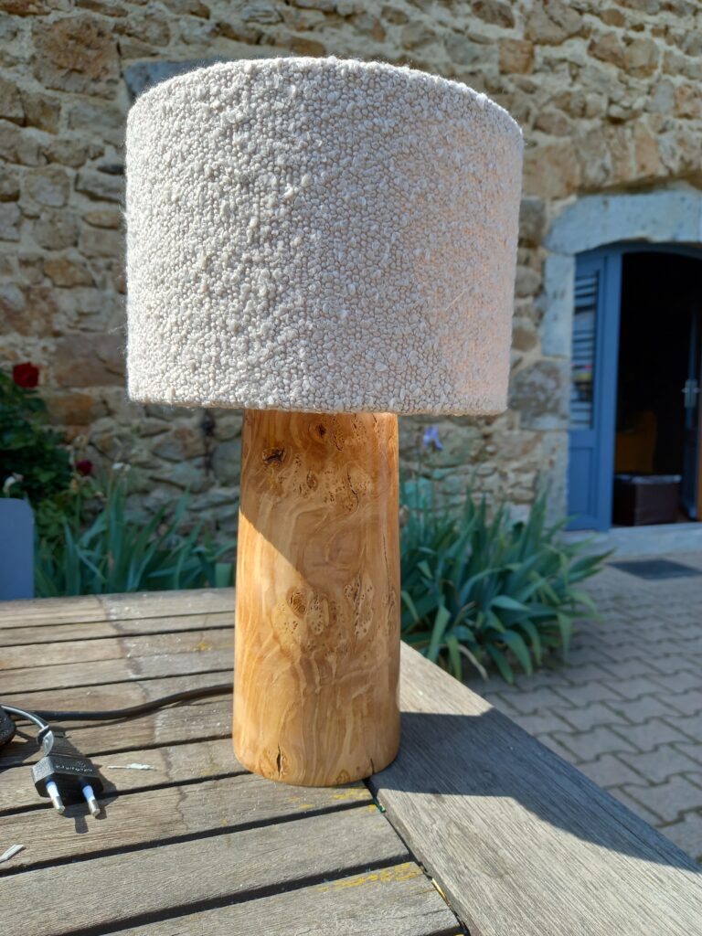 lampe en frêne olivier